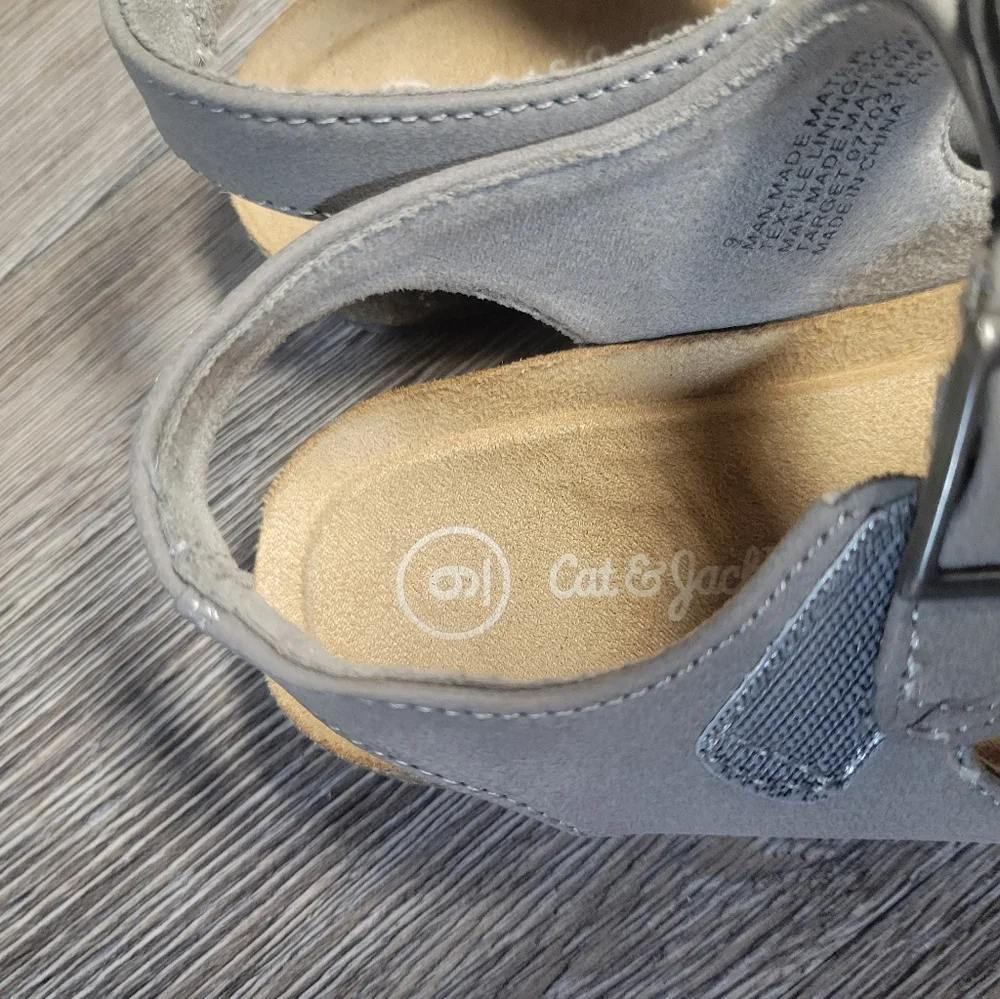 Cat & Jack NWT Gray Youth Girls Sandals‎ Size 9